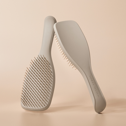 The Ultimate Detangler Matte I4